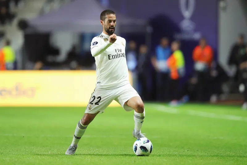 Isco nghỉ thi đấu tối thiểu 6 trận. Ảnh Getty Images.