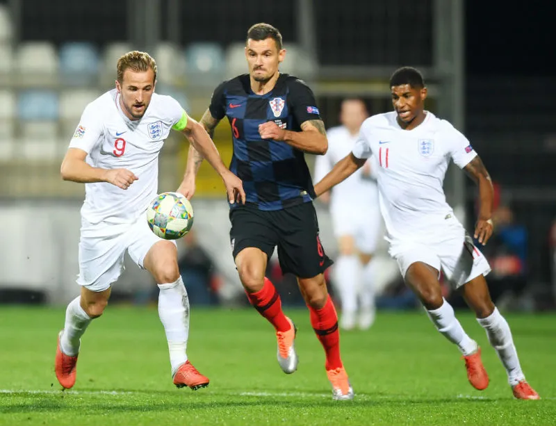 Harry Kane (trái) và tuyển Anh đã không có chiến thắng dù chơi lấn lướt. Ảnh: Getty Images 