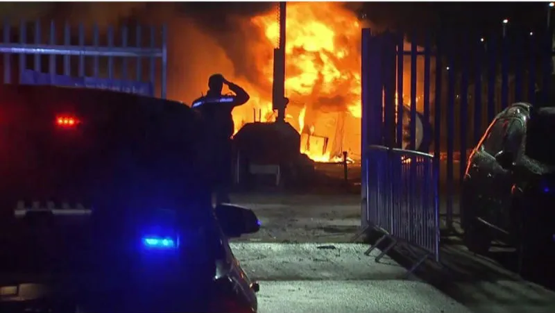 Trực thăng của ông chủ Leicester rơi bên ngoài sân vận động ảnh 2