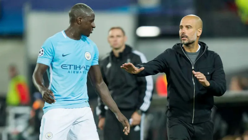 HLV Pep Guardiola vẫn bình thản bất chấp mất hậu vệ trái số 1 Benjamin Mendy trong 3 tháng. Ảnh: Getty Images 