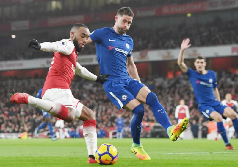 Gary Cahill (phải) liệu sẽ chuyến sang một đối thủ của Chelsea ở London? Ảnh: Getty Images 