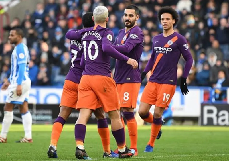 Leroy Sane (phải) và đồng đội mừng chiến thắng thứ 4 liên tiếp. Ảnh: Getty Images