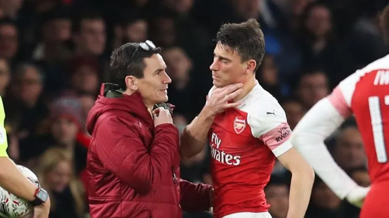 Một mùa giải tan hoang của Arsenal ảnh 1