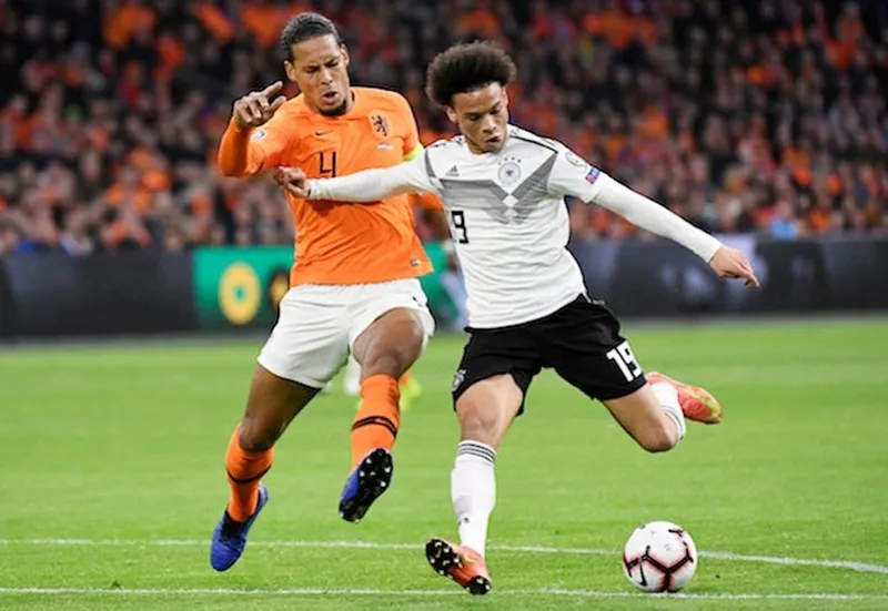 Leroy Sane (phải) cùng tuyển Đức gỡ lại thể diện tại Hà Lan. Ảnh: Getty Images 