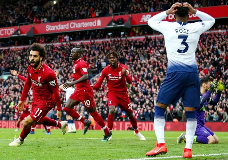 Liverpool mừng chiến thắng nghẹt thở. Ảnh: Getty Images 