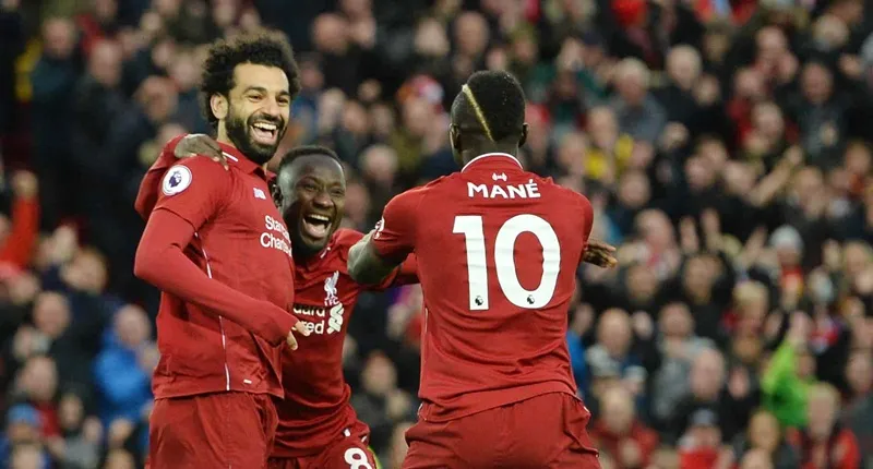 Liverpool trở lại ngôi đầu trong “cơn mưa” kỷ lục ảnh 1