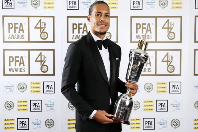 Virgil van Dijk là hậu vệ đầu tiên được vinh danh kể từ năm 2005. Ảnh: Getty Images 