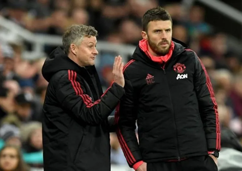 HLV Ole Gunnar Solskjaer vốn cũng đã có một đồng đội cũ Michael Carrick (phải) trong ban huấn luyện. Ảnh: Getty Images