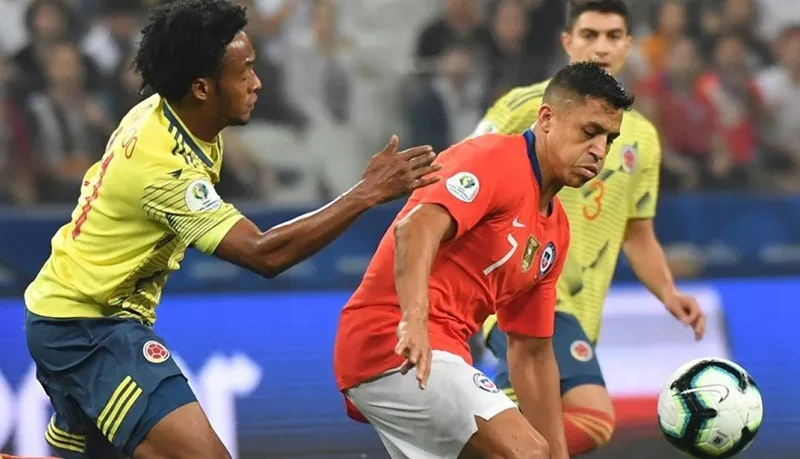 Chile vào bán kết sau trận cầu đầy rắc rối ảnh 1