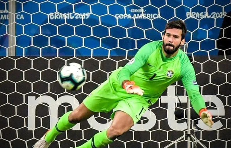 Alisson chắc chắn là thủ thành hay nhất thế giới vào lúc này. Ảnh: Getty Images 