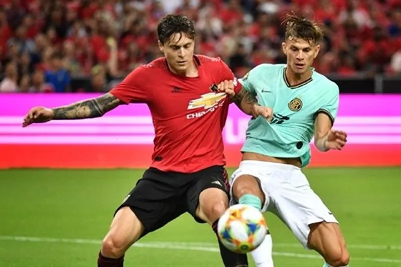 Victor Lindelof (trái) tự tin tạo ảnh hưởng nhiều hơn ở mùa giải mới. Ảnh: Getty Images