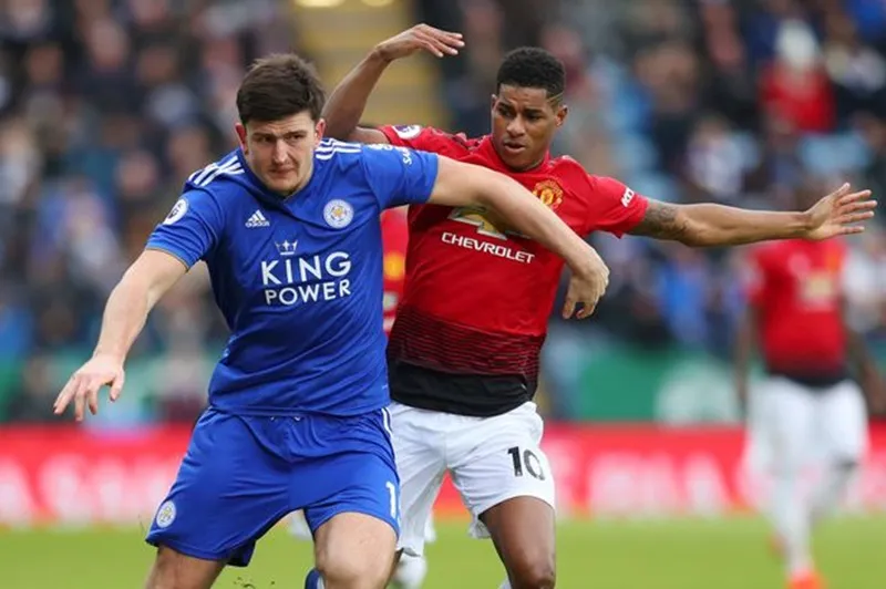 Harry Maguire (trái) đang hồi hộp chờ đợi diễn biến tương lai. Ảnh: Getty Images