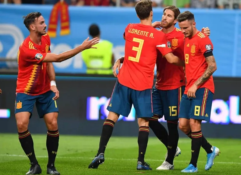 Đội trưởng Sergio Ramos tiếp tục sắm vai người hùng của La Roja. Ảnh: Getty Images 