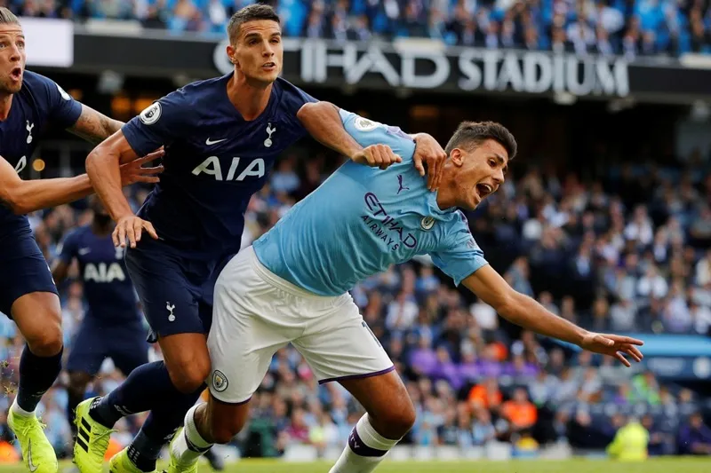 Trọng tài nhận sai, Man.City tiếc rẻ vì mất ngôi đầu ảnh 1