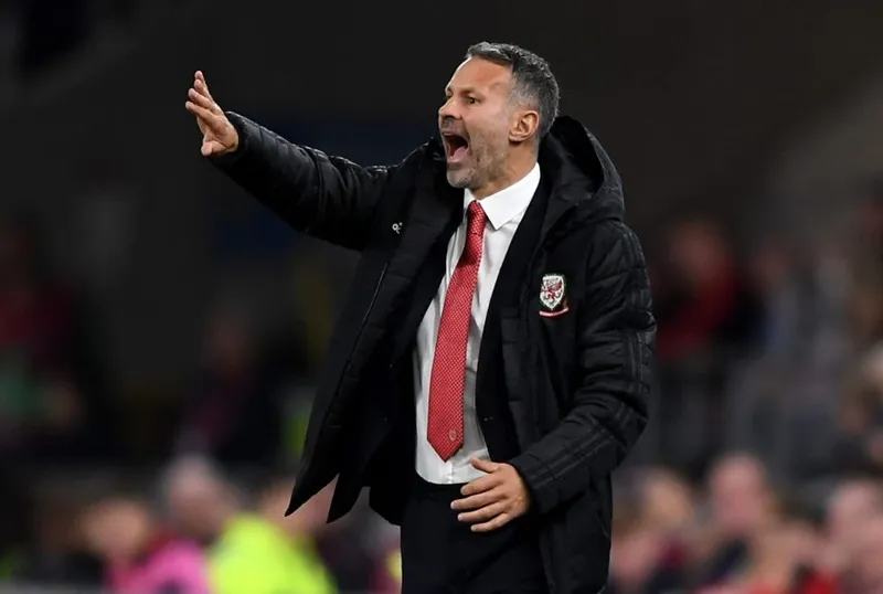 HLV Ryan Giggs căng thẳng hóng sao trước “ngày phán quyết” ảnh 1