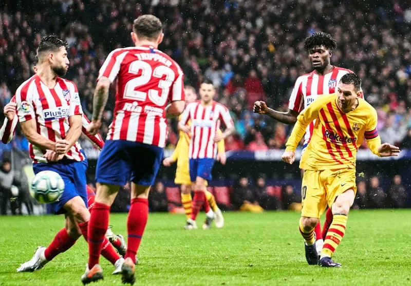 Lionel Messi với khoảnh khắc tỏa sáng giúp Barcelona đánh bại chủ nhà Atletico Madrid. Ảnh: Getty Images