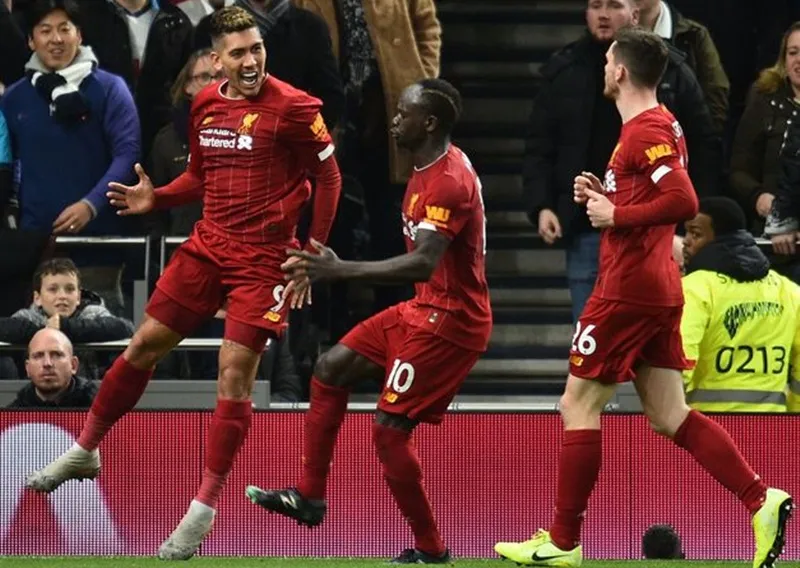 Roberto Firmino mừng bàn thắng đưa Liverpool đến gần thêm với chức vô địch. Ảnh: Getty Images 