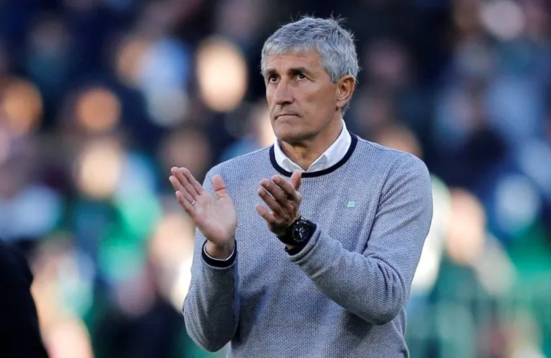 Quique Setien được mô tả là một HLV bị ám ảnh bởi triết lý tấn công. Ảnh: Getty Images 