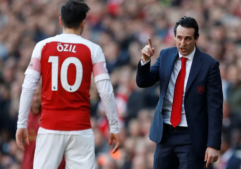 Oezil thấy tương lai mờ mịt ảnh 1