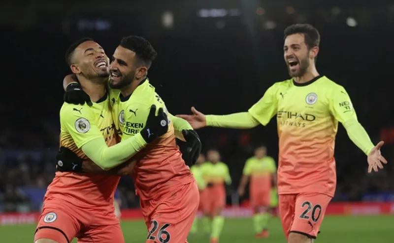 Gabriel Jesus và cầu thủ Man.City mừng bàn thắng quan trọng. Ảnh: Getty Images