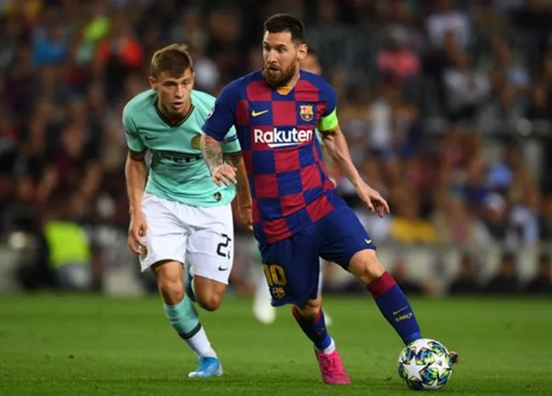 Lionel Messi trong lần đối đầu Inter Milan ở Champions League. Ảnh: Getty Images 