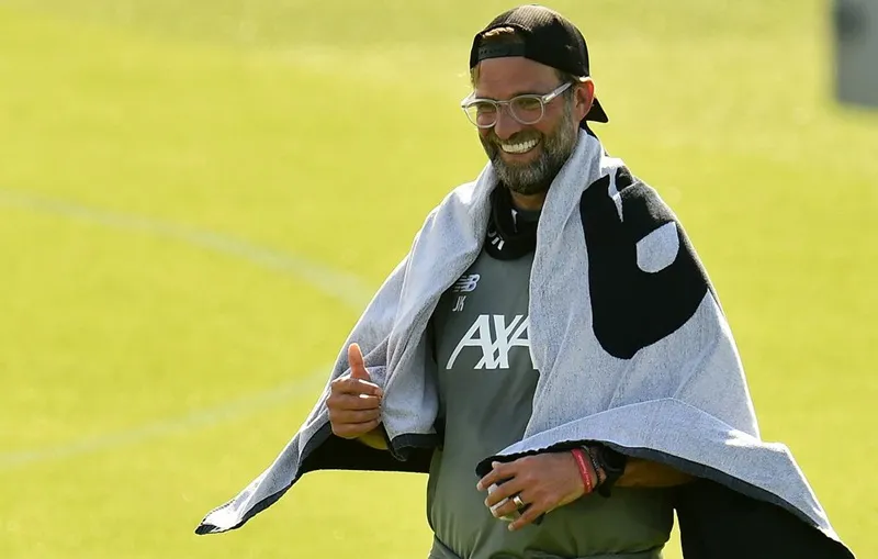 HLV Jurgen Klopp thoải mái trong những buổi tập. Ảnh: Getty Images