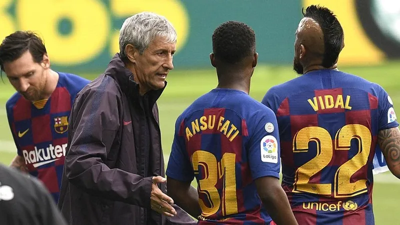 HLV Quique Setien không được lòng cầu thủ Barcelona? Ảnh: Getty Images