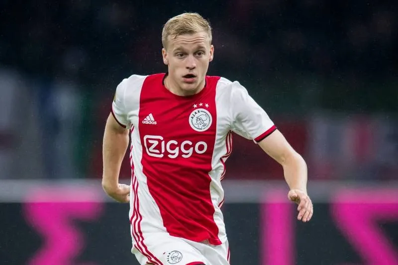 Donny van de Beek sẽ giúp hàng tiền vệ Man.United trở nên năng động và cũng vững chắc hơn. Ảnh: Getty Images