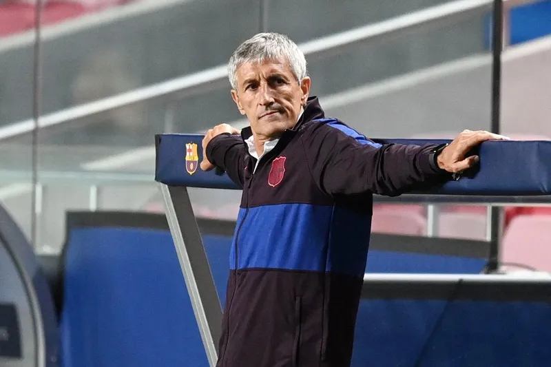 HLV Quique Setien chắc chắn sẽ không nhân nhượng Barca. Ảnh: Getty Images