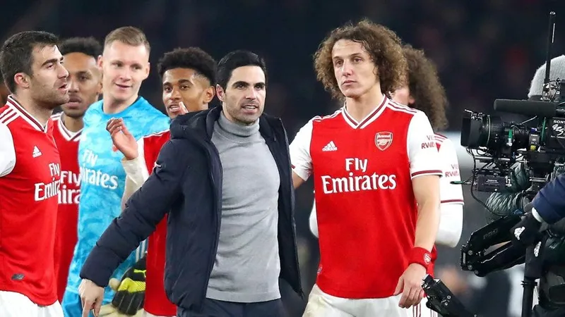 Arsene Wenger tin học trò cũ Mikel Arteta đang nhận được ủng hộ tuyệt vời về nhân sự. Ảnh: Getty Images