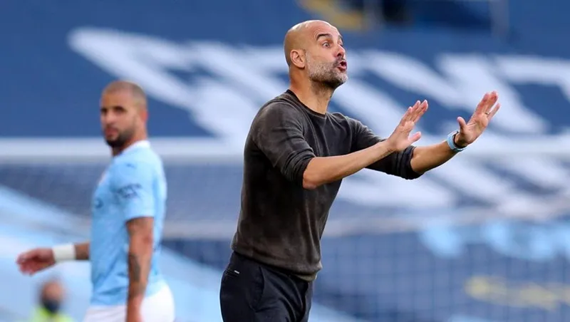 Pep Guardiola chỉ đạo trước những khán đài trống rỗng. Ảnh: Getty Images