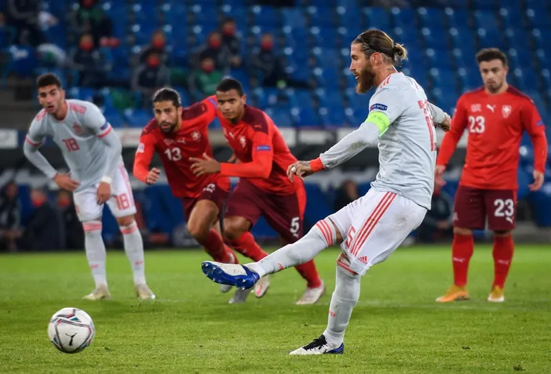 Pháp, Đức tỏa sáng, Ramos khốn khổ trong ngày chạm cột mốc lịch sử ảnh 1