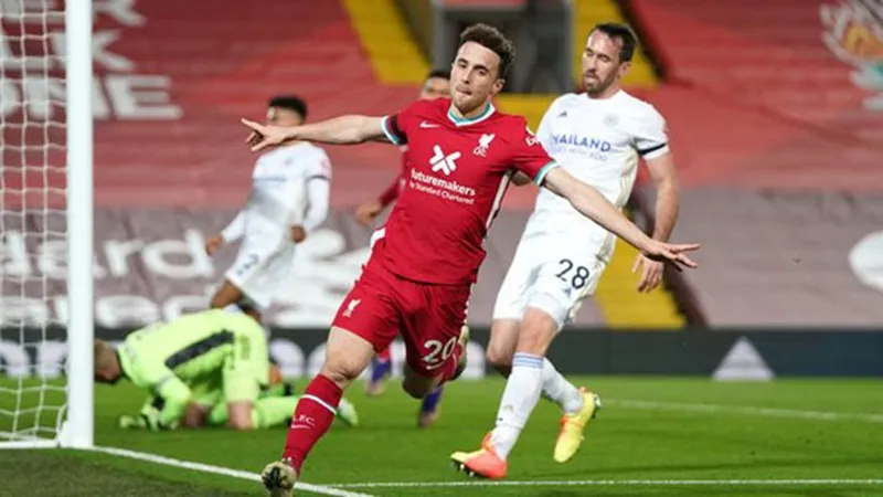 Liverpool lập kỷ lục bất bại sân nhà, chia sẻ ngôi đầu ảnh 1