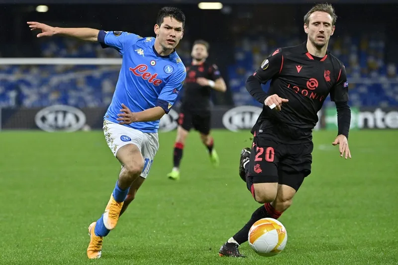 Sociedad và Napoli nắm tay nhau đi tiếp sau đoạn cuối đầy kịch tính.