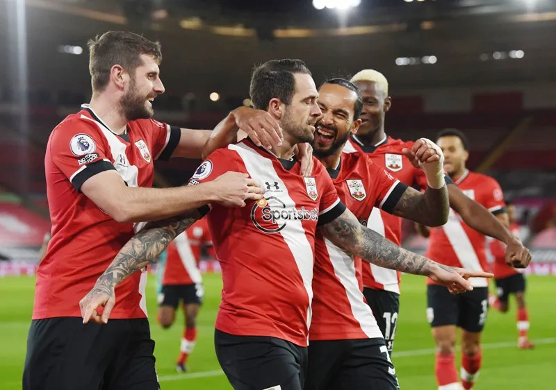 Danny Ings mừng bàn thắng quan trọng giúp Southampton chiến thắng. Ảnh: Getty Images 