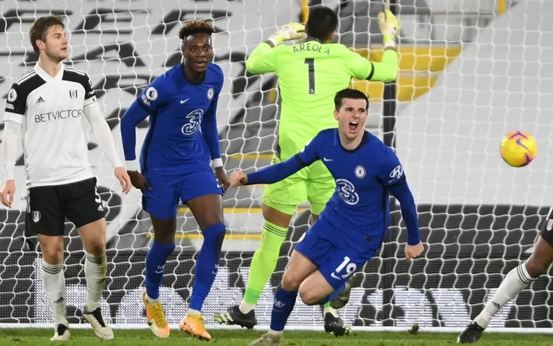 Mason Mount mừng với pha ghi bán quý giá cho Chelsea. Ảnh: Getty Images 