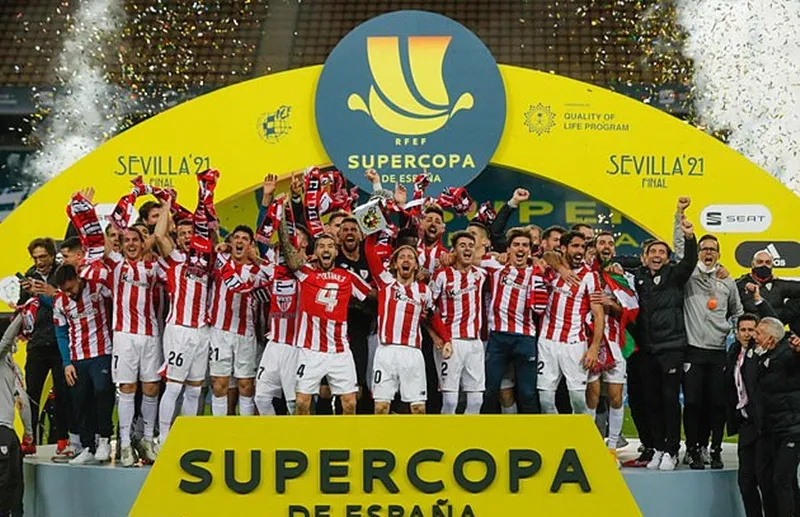 HLV Koeman bảo vệ Messi sau chiếc thẻ đỏ đầu tiên ảnh 1