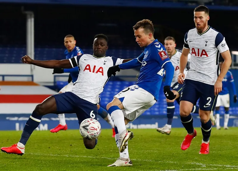 Bernard ghi bàn trong hiệp phụ giúp Everton ngược dòng vào tứ kết. Ảnh: Getty Images