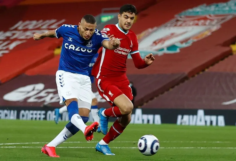 Richarlison mở đường giúp Everton kết thúc 24 trận không biết thắng ở Anfield. Ảnh: Getty Images