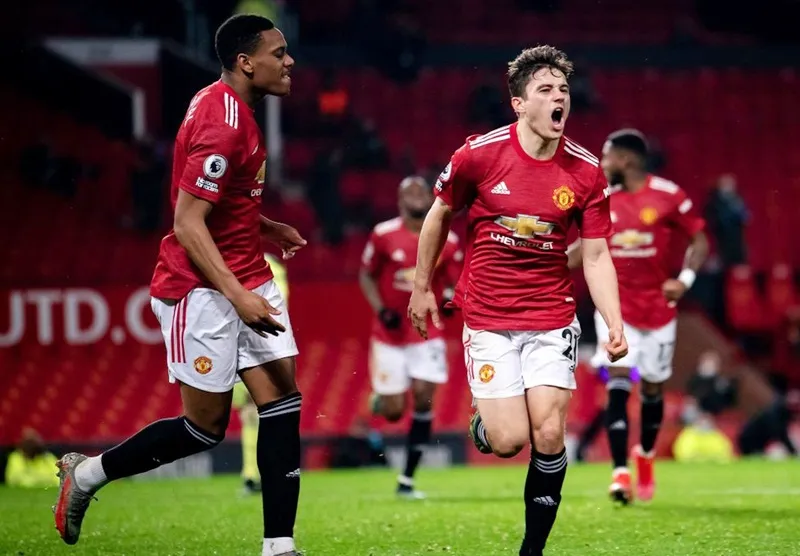 Man.City tiến gần danh hiệu, Arsenal và Tottenham xa rời tốp 4 ảnh 1