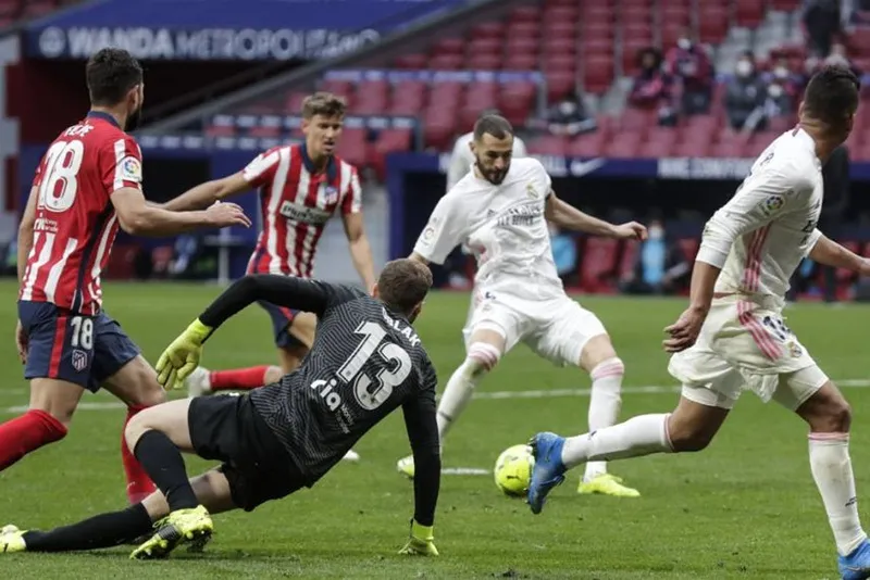 Benzema gỡ hòa derby Madrid, giúp Real nuôi hy vọng ảnh 1