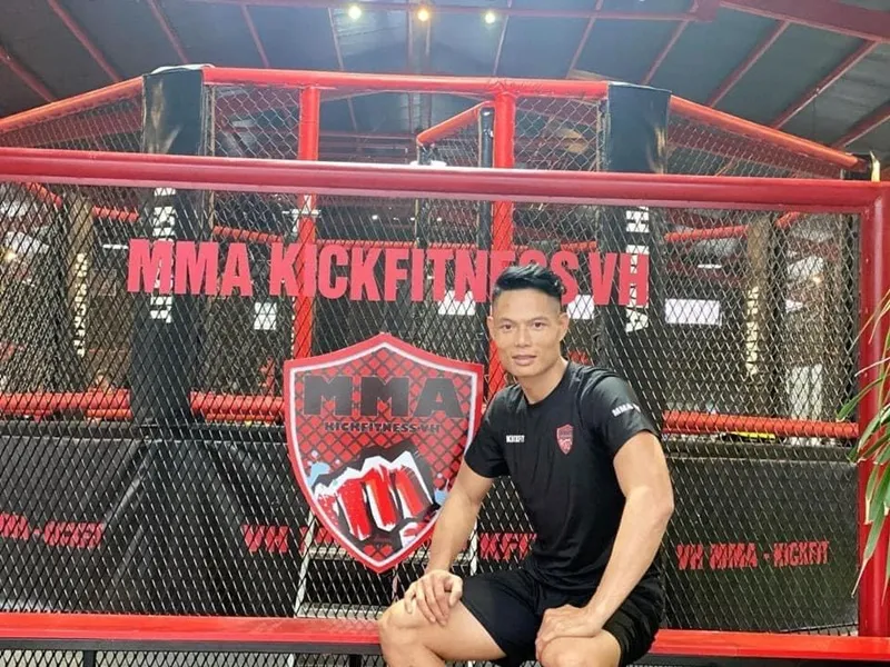 HLV Nguyễn Văn Hùng và trung tâm MMA của mình (nguồn: NVCC)