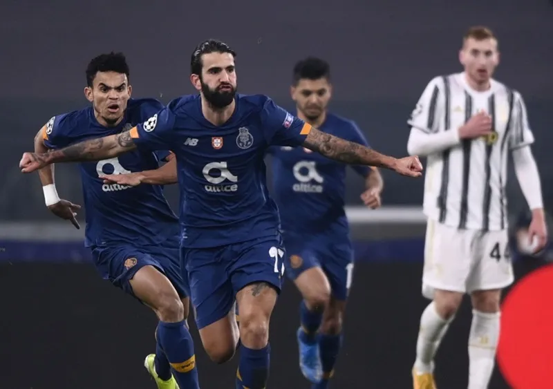 Sergio Oliveira giúp Porto gây sốc tại Juve. Ảnh: Getty Images
