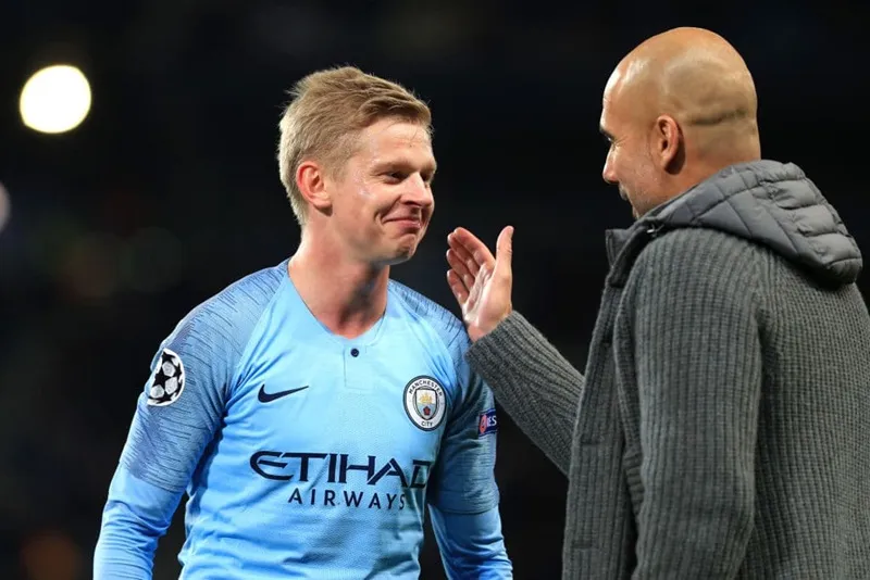 HLV Pep Guardiola cảnh báo Oleksandr Zinchenko nên tập trung thi đấu. Ảnh: Getty Images 