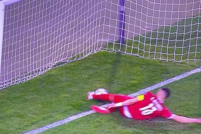 Trọng tài xin lỗi vì từ chối bàn thắng hợp lệ của Ronaldo ảnh 1