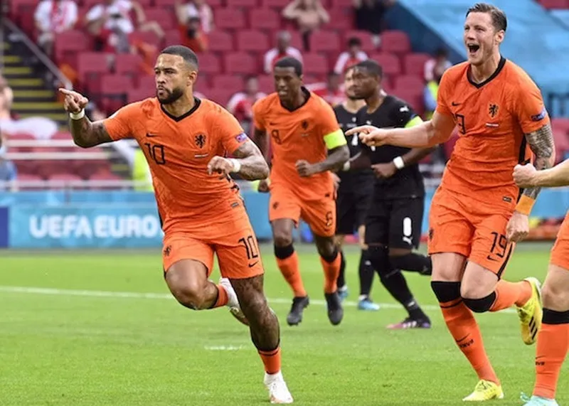 Memphis Depay mở đường chiến thắng cho Hà Lan.