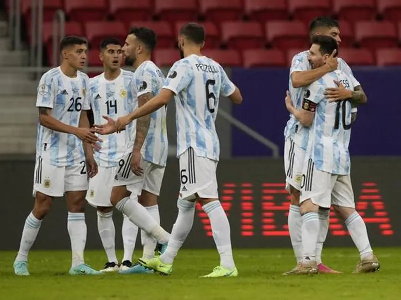 Lionel Messi và đồng đội đã kịp giành được chiến thắng quan trọng. 