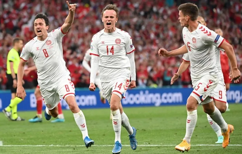  Mikkel Damsgaard trở thành cầu thủ trẻ nhất ghi bàn cho Đan Mạch tại các giải đấu quốc tế lớn.