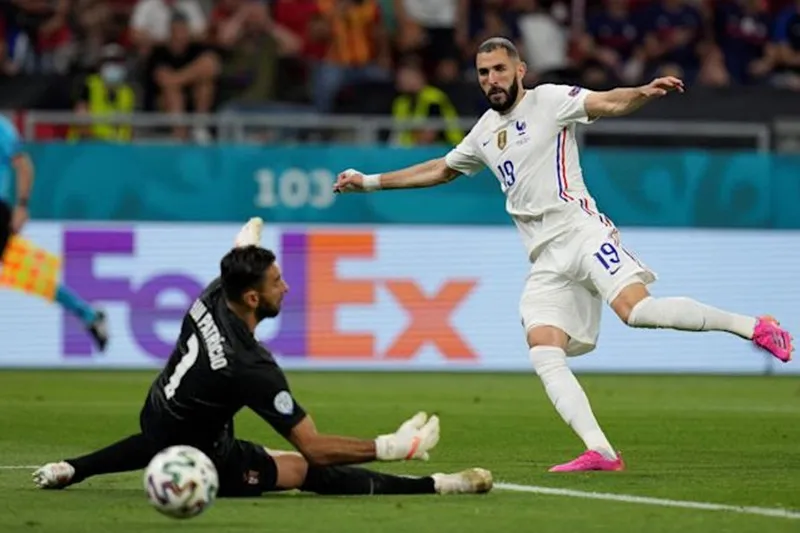 Bồ Đào Nha - Pháp 2-2: Ronaldo cân bằng kỷ lục bằng cú đúp ảnh 1