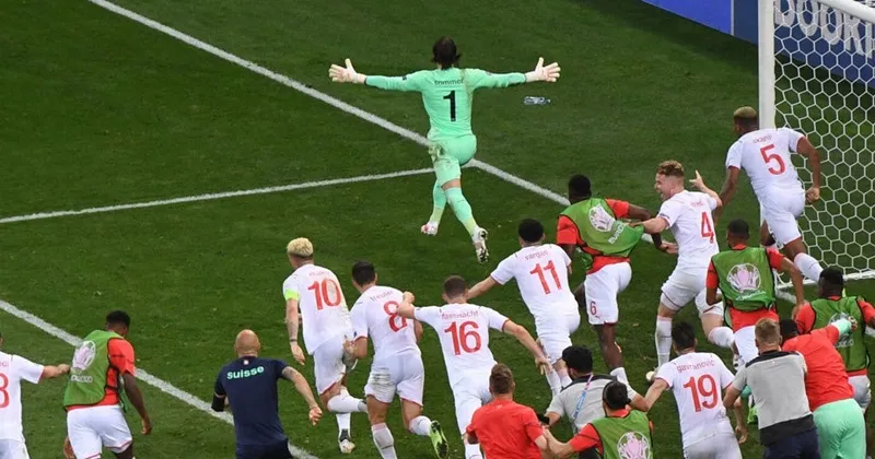 Pháp - Thụy Sĩ 3-3 (luân lưu 4-5): Mbappe sút hỏng luân lưu, Gà trống bị loại tức tưởi ảnh 2